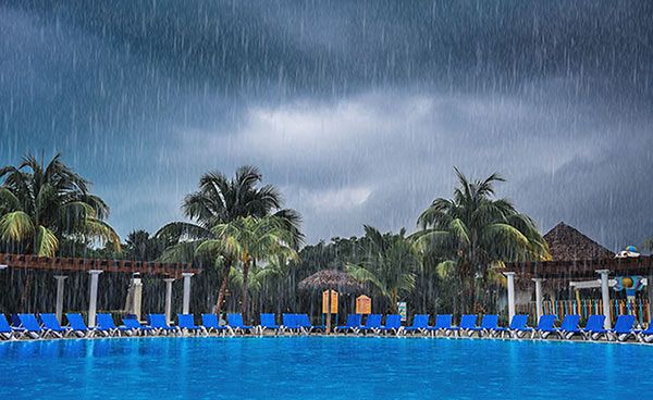 ¿Sabías que el agua de la lluvia afecta a tu piscina?