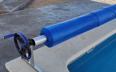 Errores comunes al usar lonas y mantas térmicas en piscinas